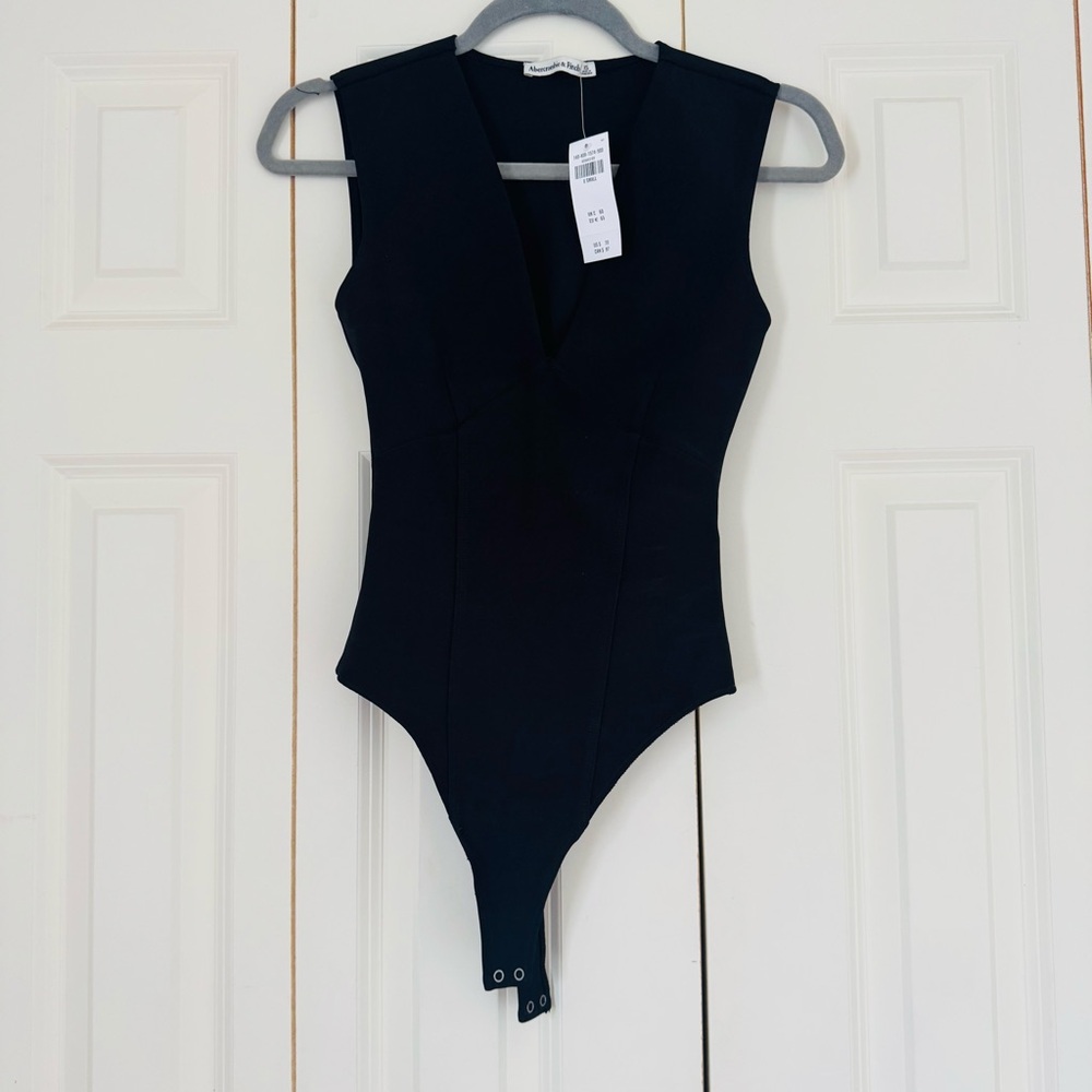 Abercrombie & Fitch V Neck Bodysuit Black Size XS NWT